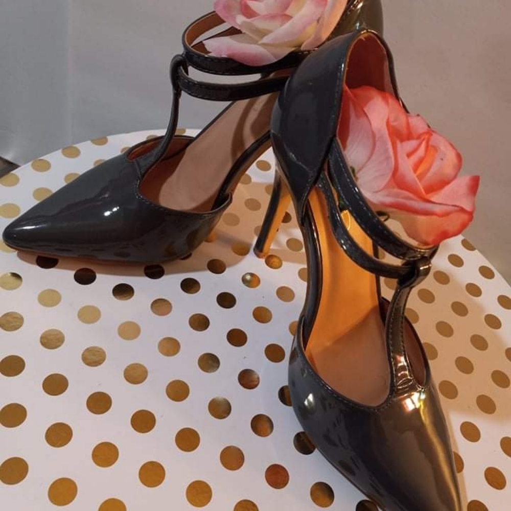 Heels - Picture 5 of 7